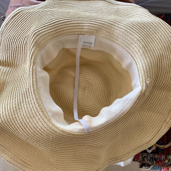 Wide Brimmed Bow Hat - Picture 3 of 3